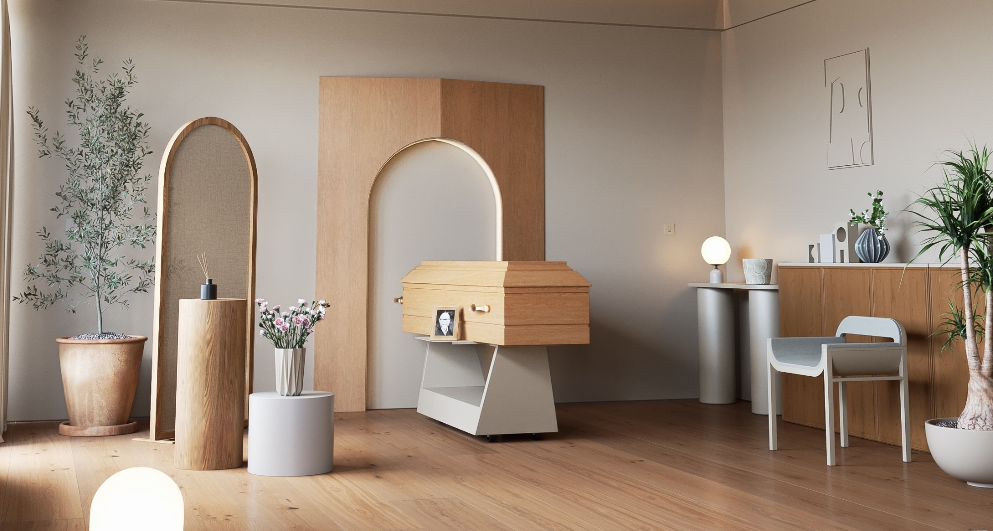 L'arche Halo installée derrière un cercueil dans un salon funéraire chaleureux, entre olivier, miroir et mobilier bois
