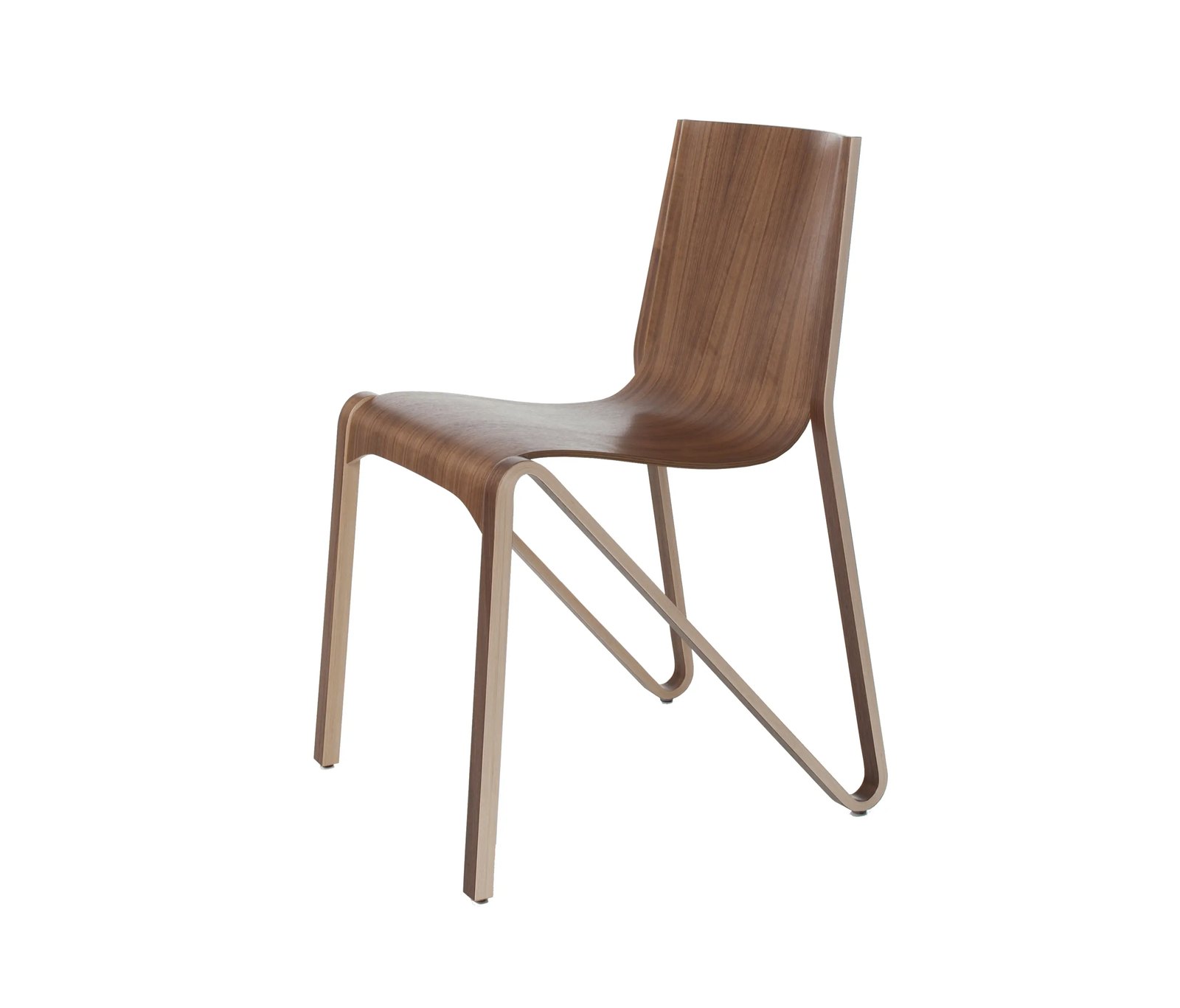 La chaise Zesty en finition noyer, coque en bois moulé sur piètement bois