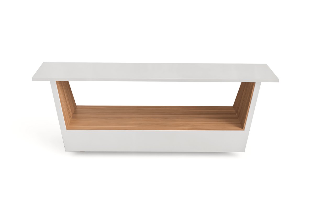 L'Universel, An interior wood lining