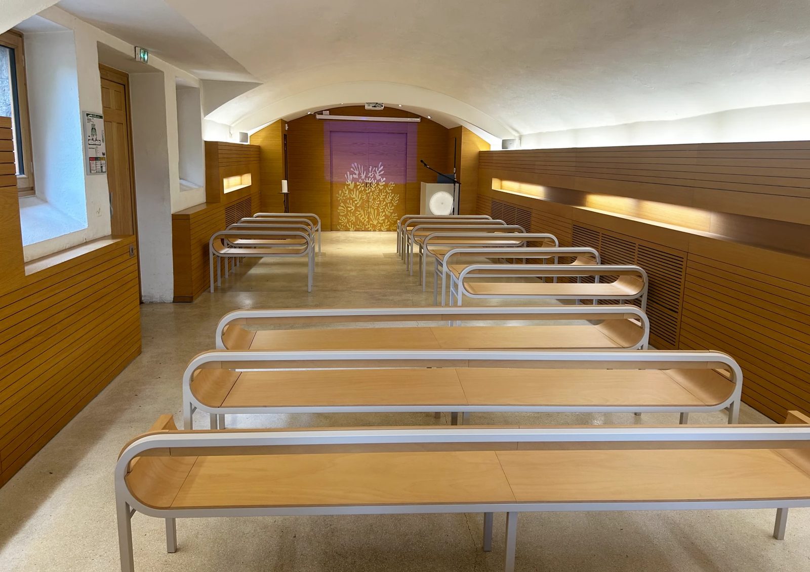 Les bancs Versõ installés chez Crématorium de Lyon, Lyon (69)